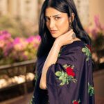 Shruti Haasan Instagram – That Chennai girl ❤️
.
.
.
.
Saree @labelearthen
Earrings @amrapalijewels
Stylist @neeraja.kona
Asst stylist @manogna_gollapudi
HMU @prakatwork
📸 @parvathamsuhasphotography Chennai, India