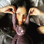 Shruti Haasan Instagram – My 🐰 Kimura has my 💜 
.
.
📸 @santanu_hazarika_art  #grey #safespaces