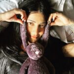 Shruti Haasan Instagram – My 🐰 Kimura has my 💜
.
.
📸 @santanu_hazarika_art #grey #safespaces