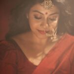 Shruti Ramachandran Instagram – ‘Amara’

Such a joy to work with this beautiful team❤️

Thank you guys 
📷 @pournami_mukesh_photography 
Styled by @g_kishore_gk 
MUH @ashif_marakkar 
Saree @byhand.in
Studio @tinyturtle.media