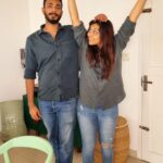 Shruti Ramachandran Instagram – @theprawncis tolerating my existence, captured by @vincentnotvangogh 

P.S. The twinning was not intentional.
