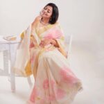 Shruti Ramachandran Instagram – 🌸 for @turmerikofficial 🌸

Creative Concept @nivethithasanjay
Styled by @the_asaniyanazrin 
Videography @portraits_by_shone
Photography @arun_payadimeethal
Asst camera @rahul_.thuvassery_
Makeup @juli_julian_makeupartist
Assistant @uniqueen999
Studio @studio_maxxo @maxxocreative