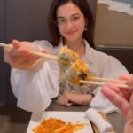 Shruti Sharma Instagram – Made him try my favourite cuisine @kofukumumbai 💜
Dropping a new  #vlog tomorrow in noon !! 
Stay tuned 🍜🥡🥢😋

#youtube #vlog #shagunsharma #shrutisharma #koreanfood