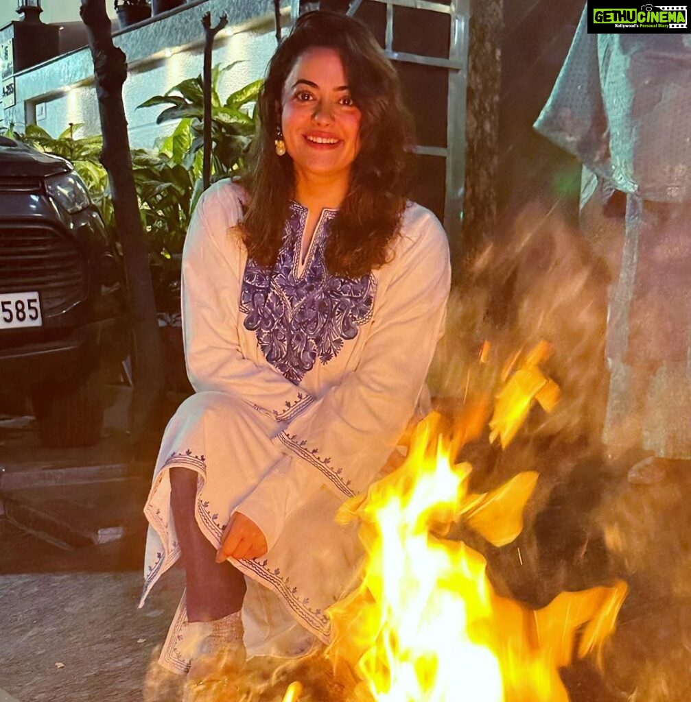 Shruti Sodhi Instagram - And ten days after the Lohri celebrations, the photo makes it here. To speak the truth I like how I’m smiling from my heart here and it’s just THAT kind of a day where I manifest heartfelt smiles for a lifetime ☺️🥰 #shrutisodhi
