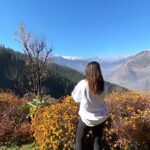 Shruti Sodhi Instagram - Rooh ko jo chhu jaaye wo hi ishq hai Rooh ko jo sukoon de wo hi ishq hai; Ishq waadiyon se bhi hota hai janaab Sirf insaanon se nahi; Insaan jo dil todte hain Waadiyon ka toote huye ko jodna hi ishq hai❤️ -shruti sodhi #shrutisodhi #nature #heals Nirvana Trueliving