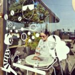 Shruti Sodhi Instagram - Just us girls hanging out at the coffee shop and discussing how 2022 went by for us 😆 #shrutisodhi #2weeks #to #2023