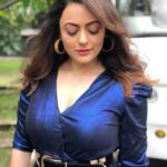 Shruti Sodhi Instagram - 💙 #shrutisodhi MUA- @glazoschool @makeupbybablu Hair- @glazoschool @gurmukh_singh07 Stylist- @rochelledsa @anishagandhi3 Asstd by @divijaashishupal Earrings- @flowerchildbyshaheenabbas Ring- @bellofox Shoes- @monrowshoes