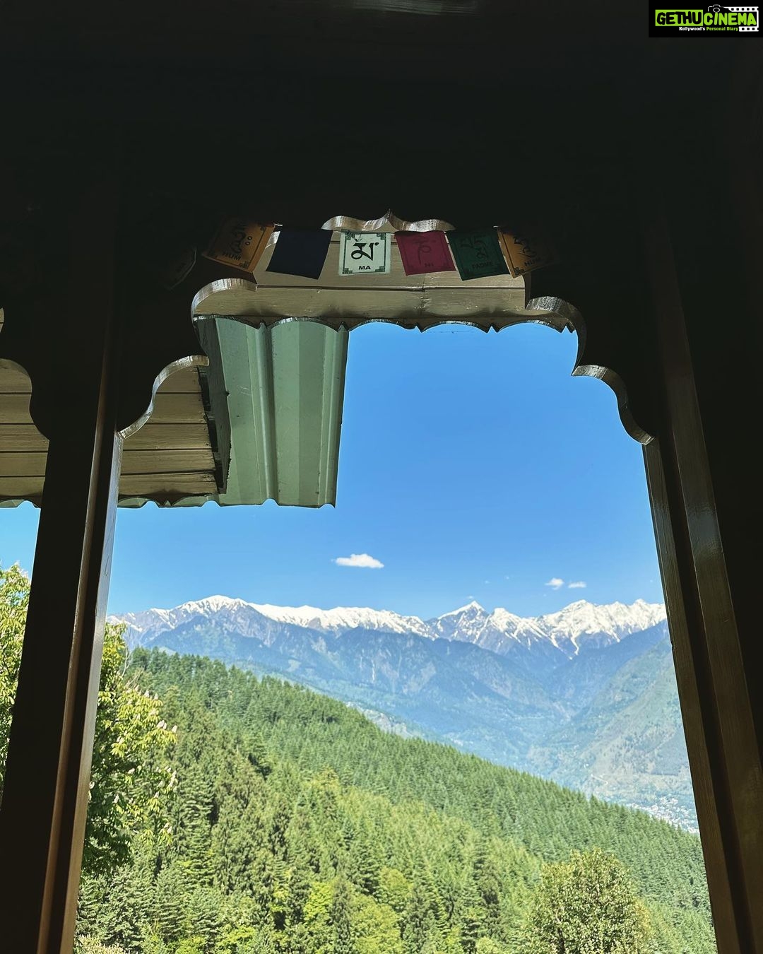 Shruti Sodhi Instagram - Itβs my view ποΈ versus your viewππ #shrutisodhi #coffeetime #mountains π Nirvana Trueliving