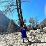 Shruti Sodhi Instagram – It’s a Sunday, it’s Christmas 🎄 and here is a view that made me feel very merry 🏔️☀️😁😍 #merrychristmas #shrutisodhi Himachal Pradesh