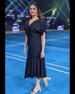 Shruti Sodhi Instagram - 🖤🖤🖤🖤🖤 #shrutisodhi 

Stylist- @rochelledsa @anishagandhi3 
Asstd by- @divijaashishupal 
Outfit- @houseofaraish 
Footwear- @chinicdesigns 
Jewellery- @blingthingstore 
Makeup- @makeupbybablu @glazoschool 
Hair- @gurmukh_singh07