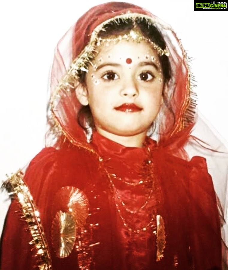 Shruti Sodhi Instagram - Lo chali main apni yaadon ki baaraat lekar 😆 aka #throwback #shrutisodhi #notachildbride #schoollife