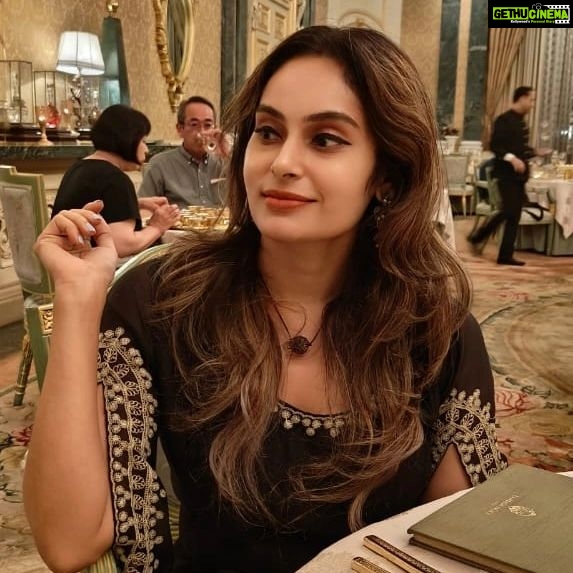 Shrutika Instagram - For all what we did and ate in Jaipur chk out our vlog @shrutika arjun on our YouTube channel.. Part 2 shopping vlog on the streets of pink city on its way...đ #jaipur #jaipurdiaries #travel #family #post #instagood #instaphoto #instapost #instalike #instagram #saree #ethinicwear #pinkcity