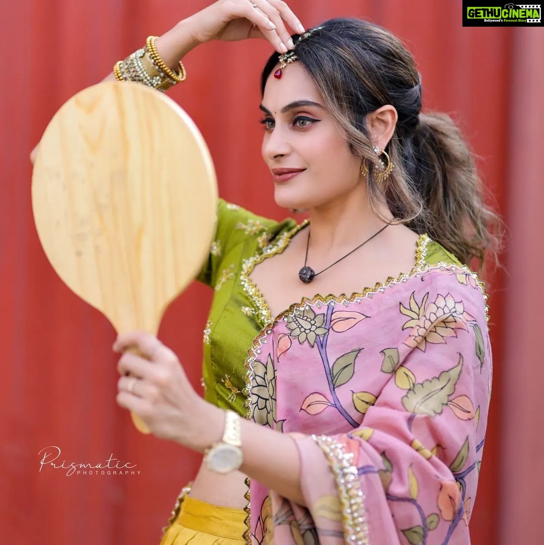 Shrutika Instagram - Photography @prismatic_photography_7 Costume @malarvikrambridalcouture #green #indian #indianwear #traditionalwear #ethinic #picture #pictures #photooftheday #shoot #shootday #television #tamil #cinema #instagram #instalike #instapic #post #pose #poses #instapost
