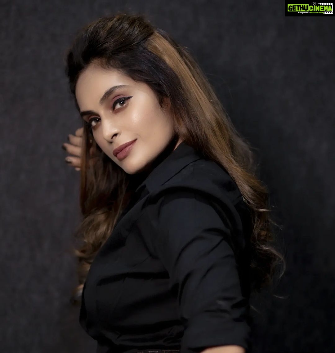 Shrutika Instagram - Costume @malarvikrambridalcouture Photography @prismatic_photography_7 #black #blacklove #vijaytelevision #tamil #television #tv #kpychampions #pose #look #instagram #instagood #pic #picture #photo #shootday #shooting #shoot #instapost