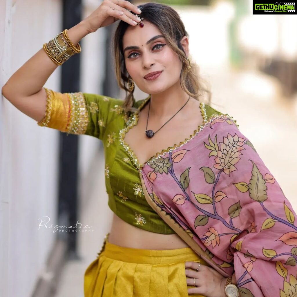 Shrutika Instagram - Photography @prismatic_photography_7 Costume @malarvikrambridalcouture #green #indian #indianwear #traditionalwear #ethinic #picture #pictures #photooftheday #shoot #shootday #television #tamil #cinema #instagram #instalike #instapic #post #pose #poses #instapost