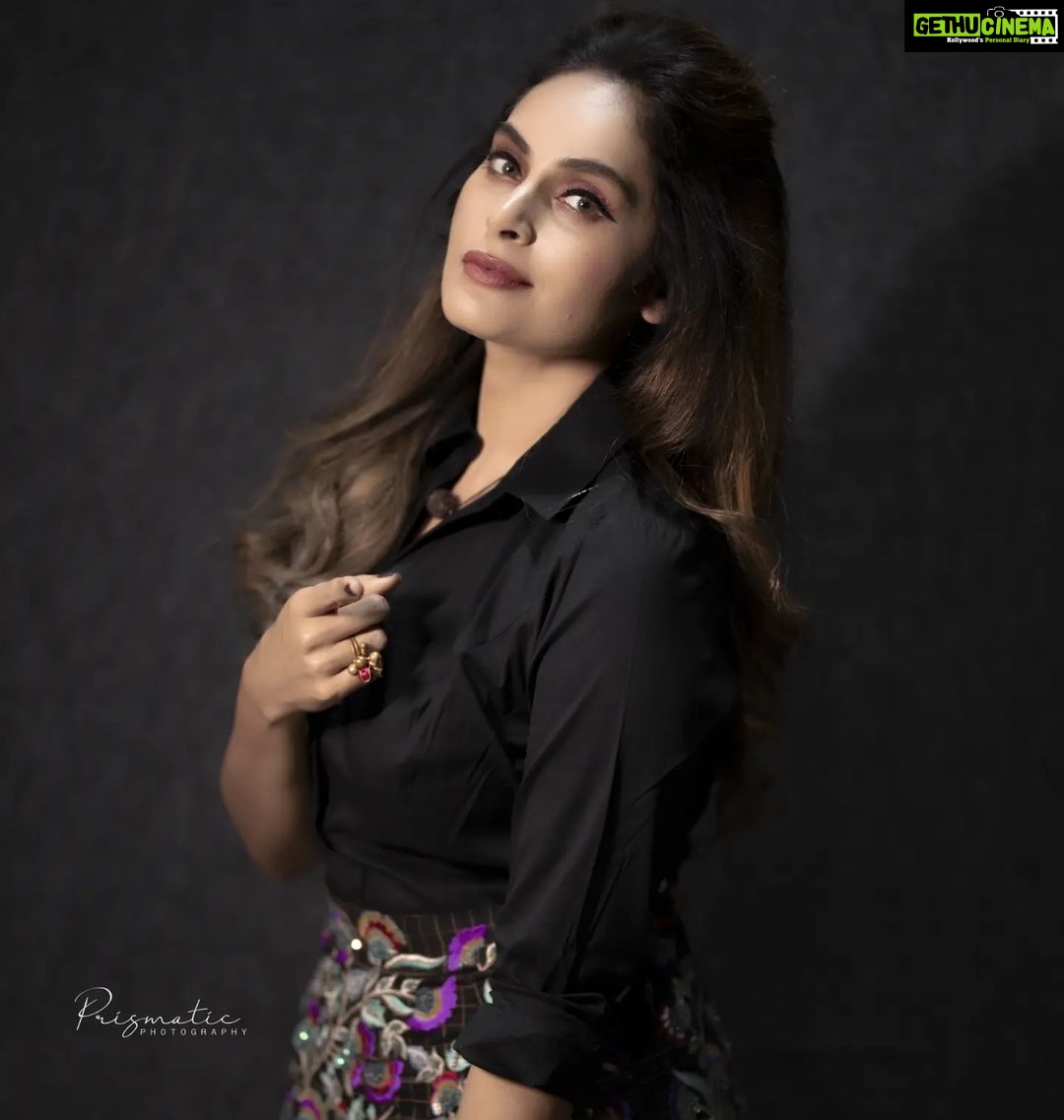 Shrutika Instagram - Costume @malarvikrambridalcouture Photography @prismatic_photography_7 #black #blacklove #vijaytelevision #tamil #television #tv #kpychampions #pose #look #instagram #instagood #pic #picture #photo #shootday #shooting #shoot #instapost