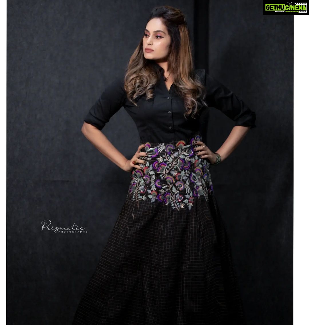 Shrutika Instagram - Costume @malarvikrambridalcouture Photography @prismatic_photography_7 #black #blacklove #vijaytelevision #tamil #television #tv #kpychampions #pose #look #instagram #instagood #pic #picture #photo #shootday #shooting #shoot #instapost