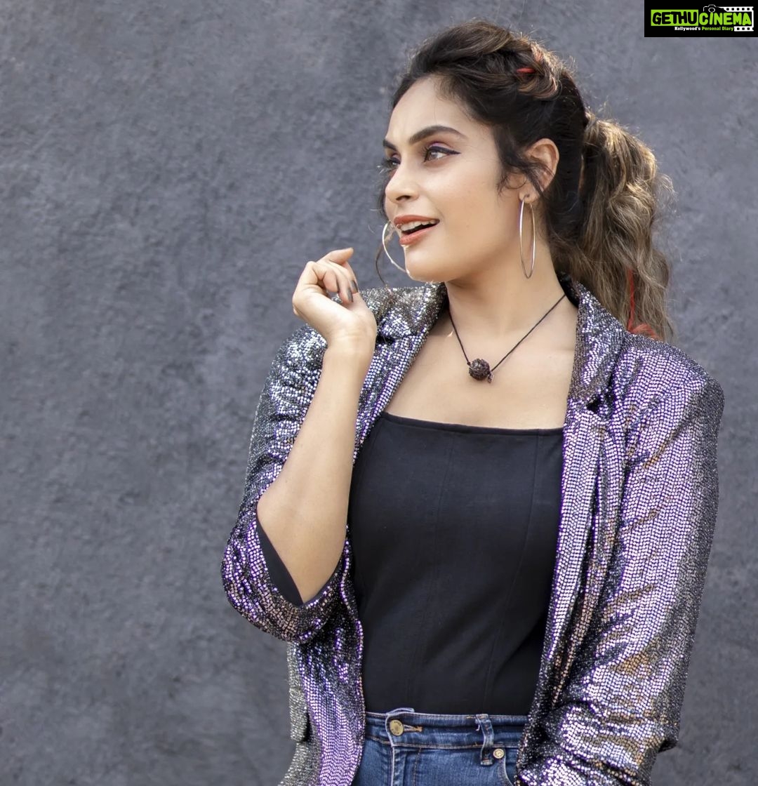 Shrutika Instagram - @director_thomson_vijaytv @vijaytelevision @prismatic_photography_7 #kpychampions #vijaytv #television #denim #jeans #pose #post #instagram #instagood #instapost #purple #pic #picoftheday #shoot #shootday