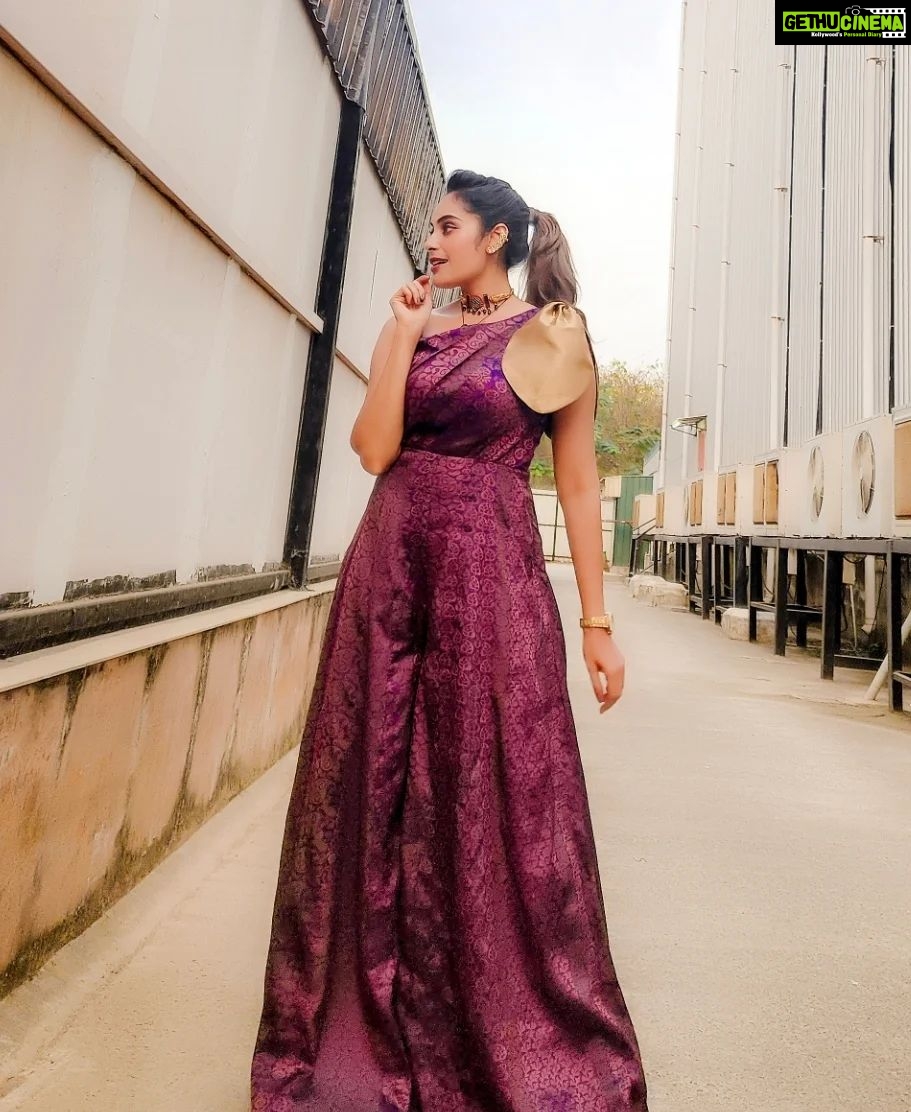 Shrutika Instagram - #kpychampions4 every sundays! ( today 1.30 noon) @vijaytelevision @director_thomson_vijaytv Costume @sruthikannathofficial Jewelry @pradejewels #kpy #kpychampions4 #vijaytelevision #vijaytv #dress #dressup #pose #ethinic #pictureoftheday #post #instagood #instapost #instagram