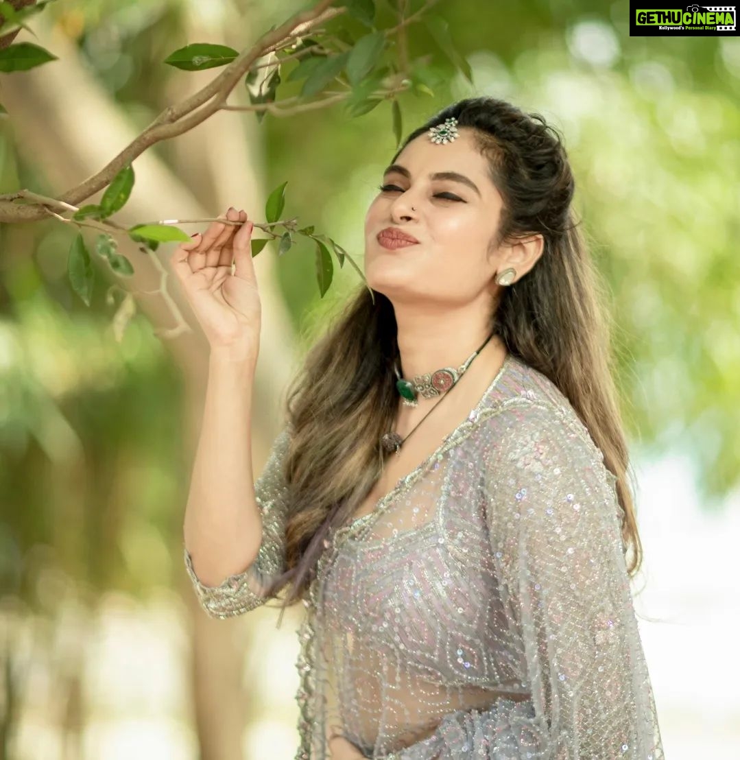 Shrutika Instagram - #kpychampions4 @director_thomson_vijaytv @vijaytelevision Costume @studio149 Photography @dhanush__photography Jewelry @pradejewels @pinkylohar #kpychampions4 #vijaytelevision #vijaytv #tamilshow #tamil #post #pose #photography #photooftheday #pic #instagram #instalike #instapost #india #indianwear #ethinicwear #jewelry #silver #shine #laugh #live #spreadlove #spreadpositivity
