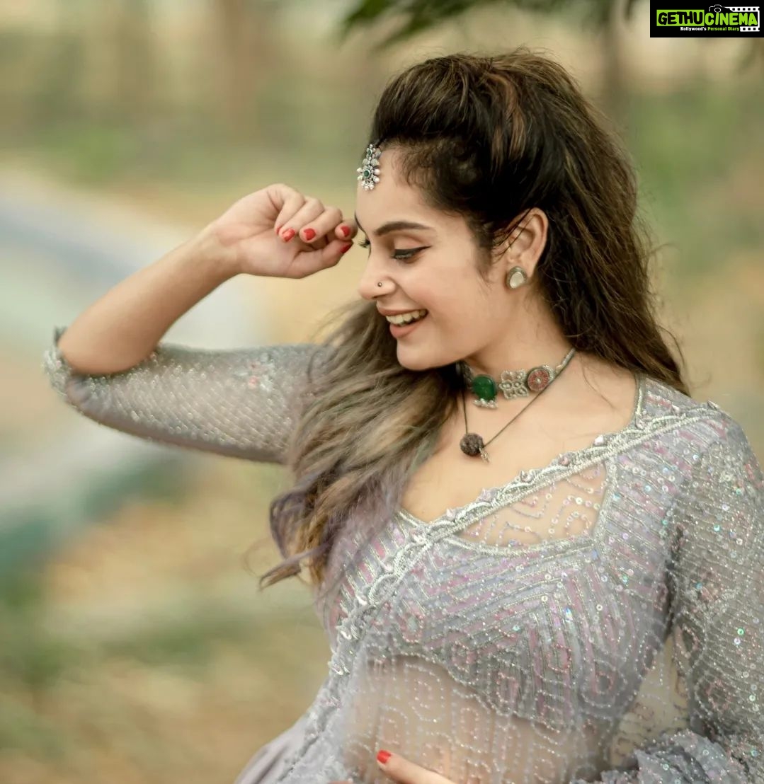 Shrutika Instagram - #kpychampions4 @director_thomson_vijaytv @vijaytelevision Costume @studio149 Photography @dhanush__photography Jewelry @pradejewels @pinkylohar #kpychampions4 #vijaytelevision #vijaytv #tamilshow #tamil #post #pose #photography #photooftheday #pic #instagram #instalike #instapost #india #indianwear #ethinicwear #jewelry #silver #shine #laugh #live #spreadlove #spreadpositivity