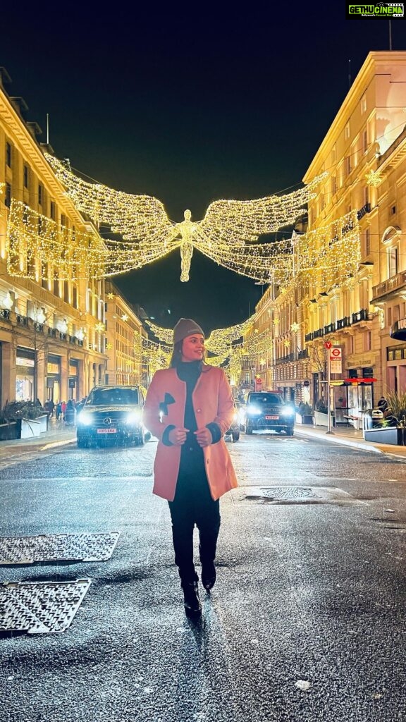 Shrutika Instagram - Christmas Celebration in the Besttt Place of the World - LONDON 🎄🎅 #london #christmas #christmasreels #christmaslights #londonchristmas #HussainManimegalai Regent Street, London, Uk