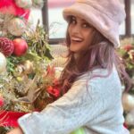 Shrutika Instagram – Merry Christmas!!
May joy prevail in every patch of each of ur lives
Love u all😍

#christmas #merrychristmas #london #india #travel #vacay #vacation #love #joy