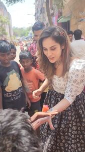 Shrutika Instagram - OTTERI DURING THE SHOOT OF THIS SONG #muttakannumuniyamma 

I dint know il get so attached to these kids while shooting in their area..EACH n every house was open for us to sit n rest after shooting in the hot sun..these people have a big heart ..
These kids are adorable! they WAITED THE  WHOLE DAY TO PLAY WITH ME DURING EVERY BREAK OF SHOOT.

.END OF DAY ONE KID ASKED : AKKA AVLOTHANA NI INGA THIRUMBI VARAVE MATIYA..

ME: TOTALY TOUCHED ALMOST IN TEARS😢..

AND TADA YESTERDAY I WENT TO MEET THESE ANGELS IN OTTERI..THEY CAME RUNNING TO ME AND I ENJOYED EVERY SECOND THAT I SPENT WITH THEM..
THEY ARE LIL GEMS WITH A BIG HEART..I PRAY FOR EACH OF THEIR PROSPERITY..

#muttakannumuniyamma #mmoriginals #videosong#reelsinstagram #single #song #tamil #tamilsong #reels #love #heartofgold #joy #happy #care #genuine #reelitfeelit