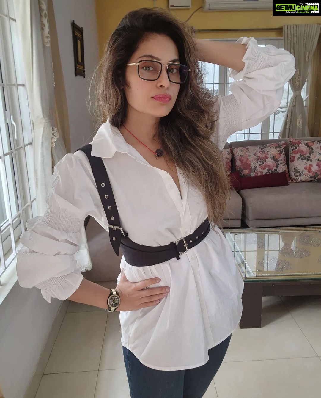Shrutika Instagram - Some lazy days all u need is no make up ! just a dash of lipbalm and good to go .. Thank u @jananihere_ for this smartieee top! Loved it @thehazelavenue #dresses #picoftheday #pose #dayout #nerd #geek #insta #instagram #instapicture