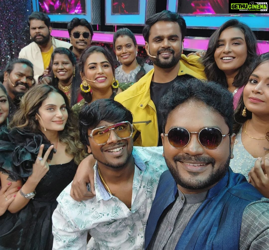 Shrutika Instagram - Mr & Mrs chinnathirai Loved Anchoring this beautiful show ❤️ These people.. a true vibe!! #anchor #vijaytelevision #vijaytv #love #couplegoals #instamood #instagram #pictureoftheday EVP Film City