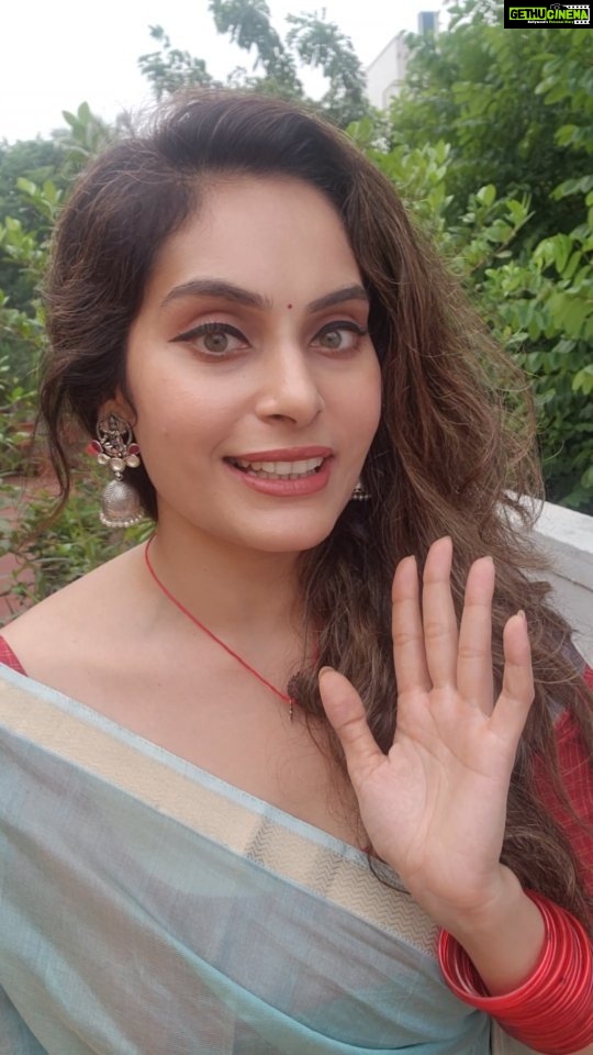 Shrutika Instagram - Happiest Deepavali to all my darling makkale!! May only the best come your way always 💫 #Diwali #festivemood✨ #festival #festivaloflights #wishes #ethinicwear😍 #saree #traditions #traditional #diwaliwishes #happiness #happy #celebration #insta #instagram #instareels #reels