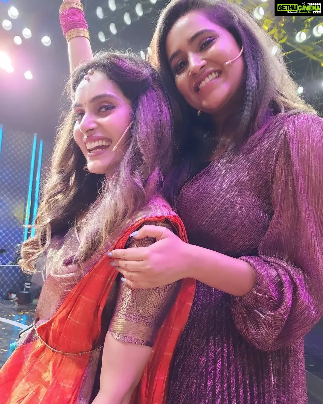 Shrutika Instagram - Had super fun shooting with this super duper fun team #startmusicreloaded Ayudha Pooja spl! #ayudhapooja #startmusic #vijaytv #funpeople #funny #gameshow #tamil #realityshow #love #fun #entertainment #television #insta #instagram #instagood #instapicture #instafamily