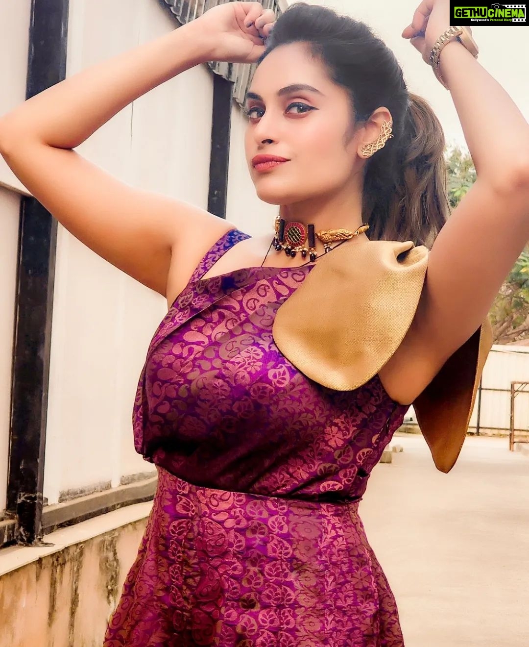 Shrutika Instagram - #kpychampions4 every sundays! ( today 1.30 noon) @vijaytelevision @director_thomson_vijaytv Costume @sruthikannathofficial Jewelry @pradejewels #kpy #kpychampions4 #vijaytelevision #vijaytv #dress #dressup #pose #ethinic #pictureoftheday #post #instagood #instapost #instagram