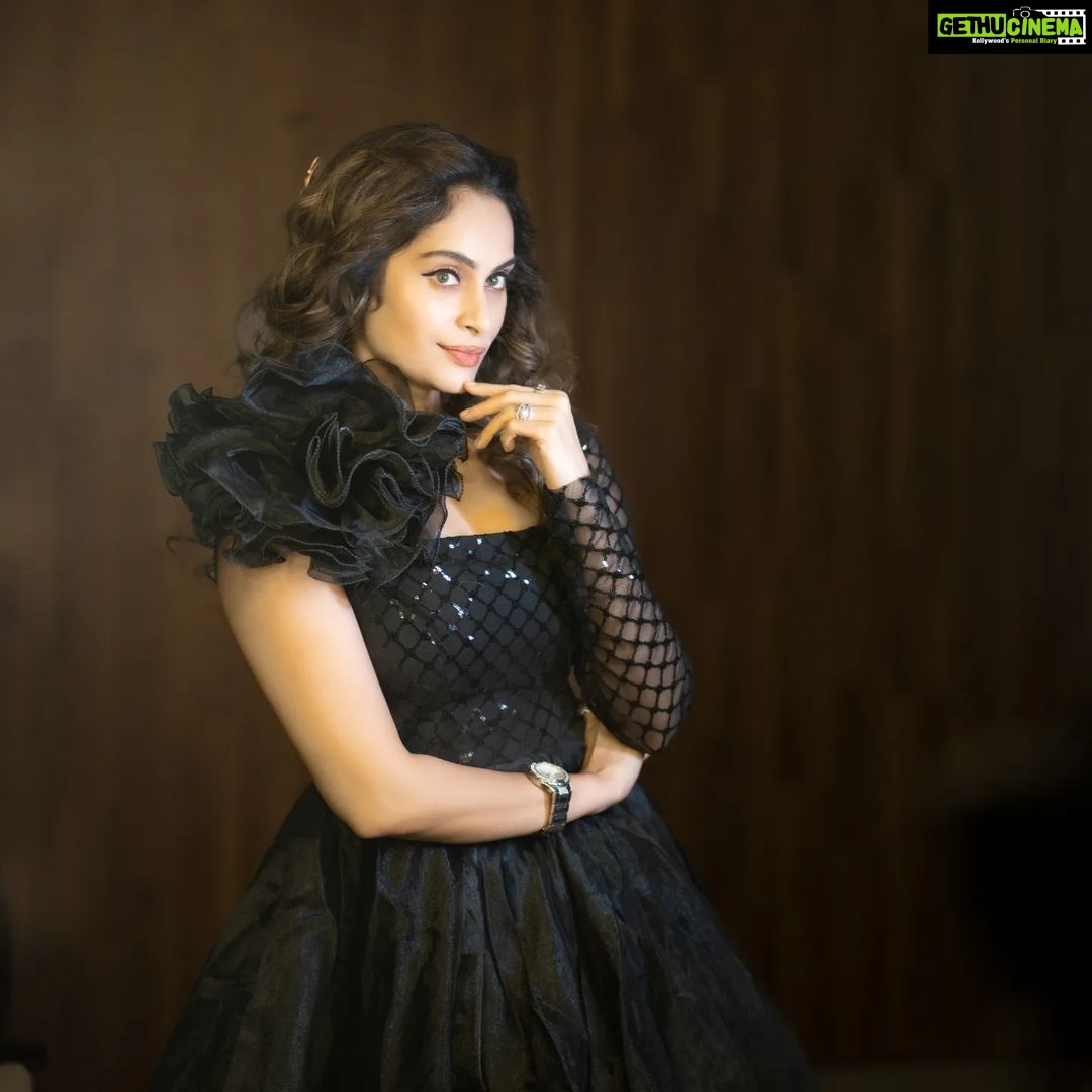 Shrutika Instagram - Photography @capture_crew_photo_graphy Costume @styl_chennai Hair @vama_moirangthem #black #dress #vijaytelevision #tamil #realityshow #insta #instafashion #pic #picoftheday #pose #smile #spreadpositivity #instagood