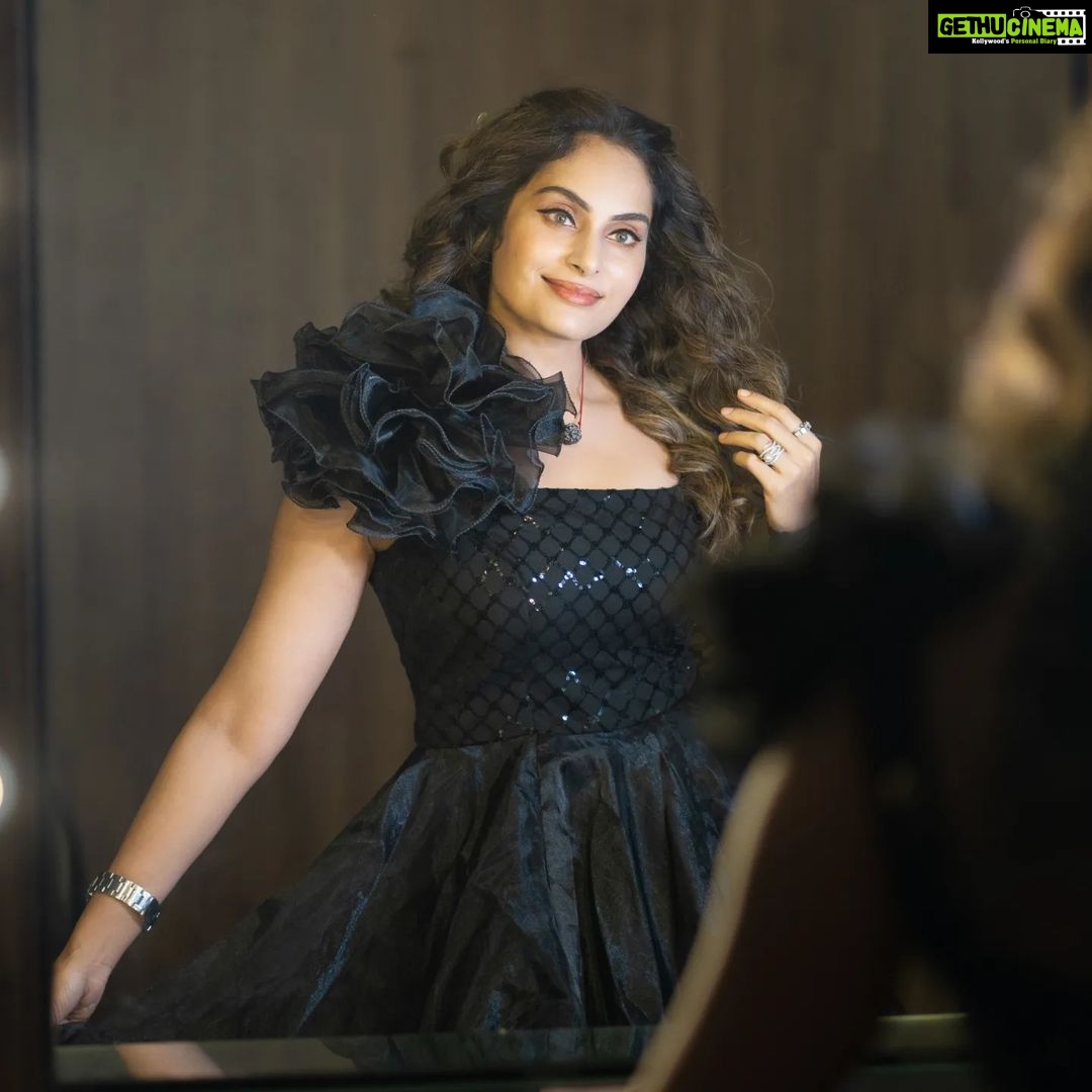 Shrutika Instagram - Photography @capture_crew_photo_graphy Costume @styl_chennai Hair @vama_moirangthem #black #dress #vijaytelevision #tamil #realityshow #insta #instafashion #pic #picoftheday #pose #smile #spreadpositivity #instagood