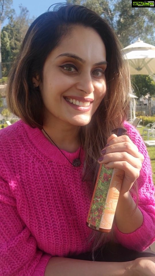 Shrutika Instagram - Find the perfect balance of nourishment and protection for your tresses with #haappyherbs Goji Berry, Keratin and Wheat protein Shampoo KERATIN PROTEIN is best known for supplying hair with fibrous reinforcement that protects hair from Damage and builds up the protein that acts as an anti breakage mechanism for Hair😍 WHEAT PROTEIN🌿 and other important nutrients takes care of the overall health of your hair. This Magic shampoo is an ideal solution that controls hair thinning, hair fall, breakage and promotes hair regrowth😊 Try it out today and give your hair some love! Visit: www.haappyherbs.com #gojiberry #wheatprotein #keratin #arganoil #amla #aloevera #glycerin #bhringraj #herbalextracts #herbs #shampoo #proteinshampoo #antihairfall #antidandruff #healthyhair #haircareproducts #haircare #shrutika #haappyherbs #haappyherbsbyshrutika