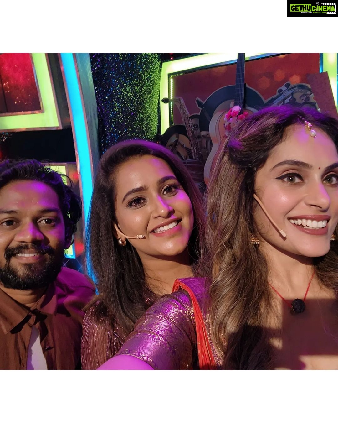 Shrutika Instagram - Had super fun shooting with this super duper fun team #startmusicreloaded Ayudha Pooja spl! #ayudhapooja #startmusic #vijaytv #funpeople #funny #gameshow #tamil #realityshow #love #fun #entertainment #television #insta #instagram #instagood #instapicture #instafamily