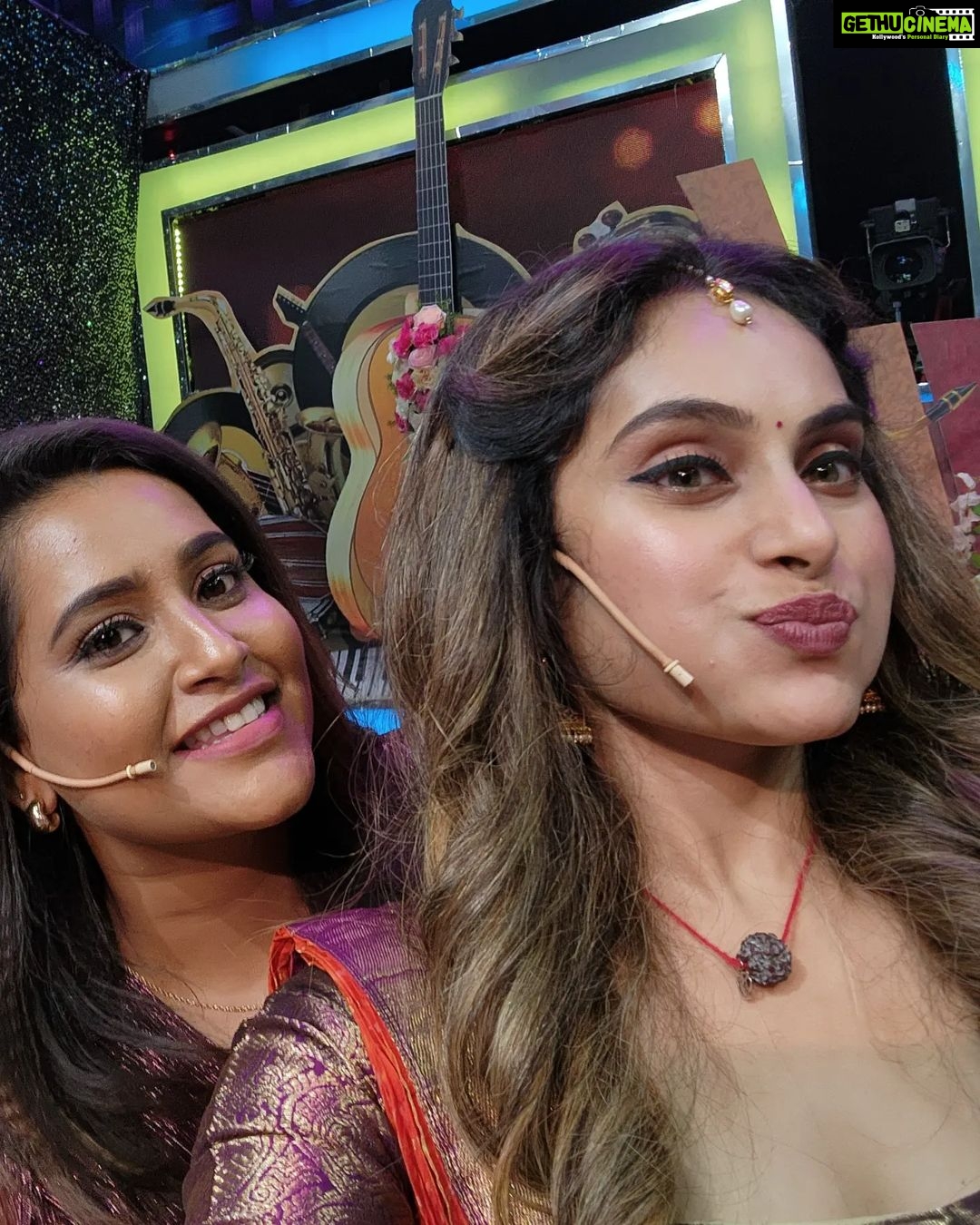 Shrutika Instagram - Had super fun shooting with this super duper fun team #startmusicreloaded Ayudha Pooja spl! #ayudhapooja #startmusic #vijaytv #funpeople #funny #gameshow #tamil #realityshow #love #fun #entertainment #television #insta #instagram #instagood #instapicture #instafamily