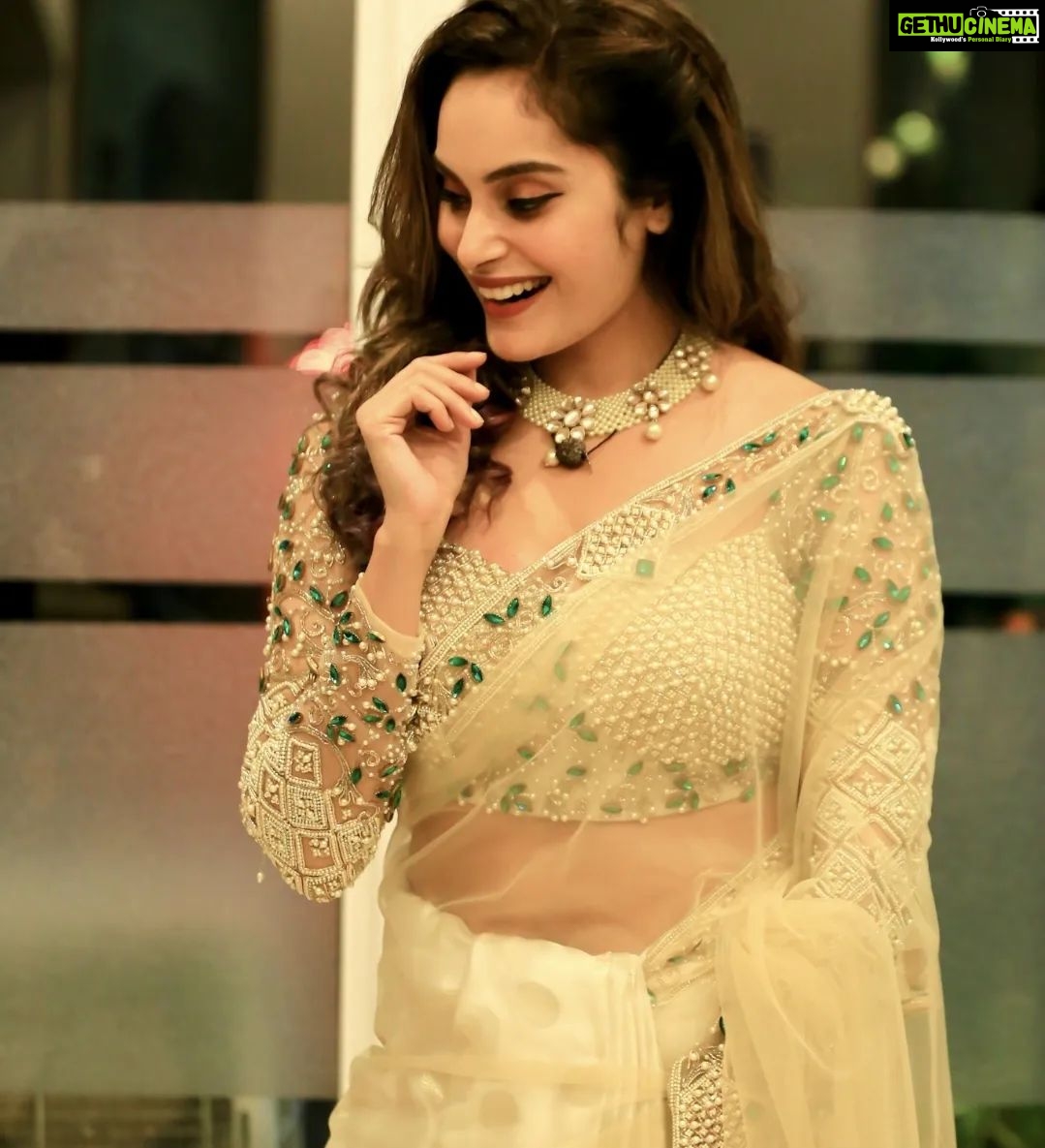 Shrutika Instagram - Costume @studio149 Loved the intricate blouse work with subtle colors .. At an event in srilanka. Loved the people and their overwhelming response 🤩 #dress #saree #blouse #blousedesigns #indian #ethinicwear #peace #love #instagood #instagram #pictureoftheday #instapost #post #pose
