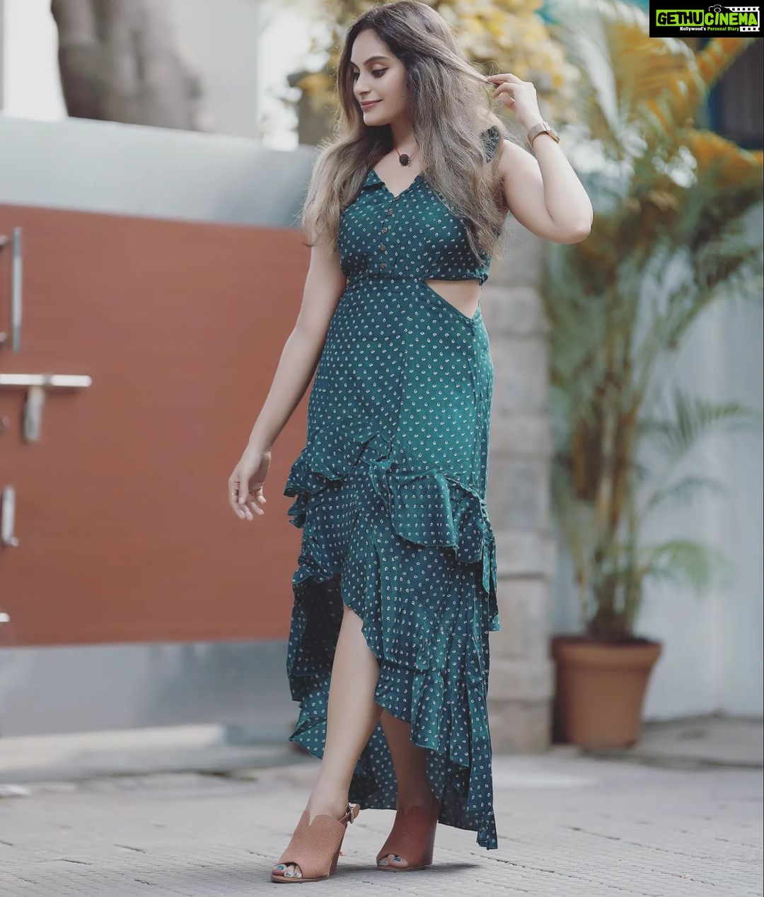 Shrutika Instagram - Get set ,get ready pose! Photography @sinty_boy Postwork @shot_by_panneer #insta #instagood #instapicture #instagram #instamood #dress #dressupday #photooftheday #love #live #happy #smile😊 #spreadpositivity