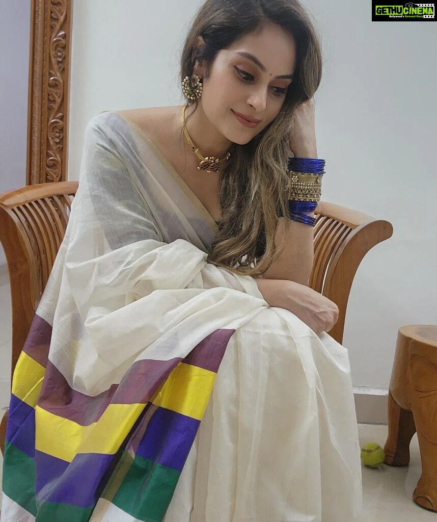 Shrutika Instagram - When ur dressed solos are an essential and when it's ur favourite attire a lot of solos are super essential 😂 Saree! My all time favourite Welcoming the onset of onam Onam Ashamsakal ! #Indian #onam #onamashamsakal #festivevibes #festival #indianethinicwear #ethinicwear #ethinicjewellery #saree #jewellery #peace #happiness #joy #india #indianwear #insta #instagood #instamood #instapicture #instalike #instagram #keralagodsowncountry #traditional