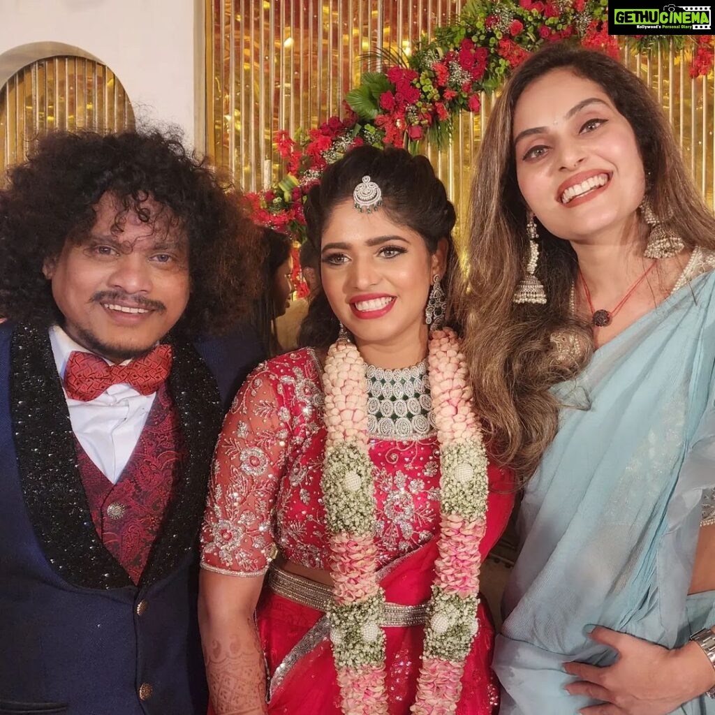 Shrutika Instagram - At the wedding reception of my most favourite and such a dear friend @vijaytvpugazh with the most lovely girl benzy🥰.so happy for both of them,may God bless them with lots of happiness and joy 😍😍😍 #friends #friendslikefamily #happypeople #wedding #reception #cwc #happiness #together #television #tamil #instagood #insta #instagram #picoftheday #instapicture