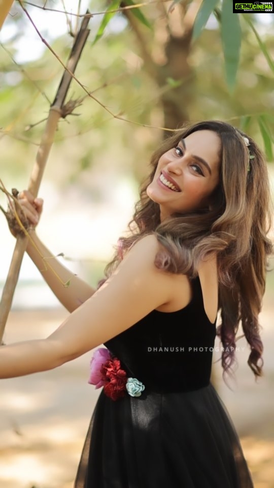 Shrutika Instagram - Costume @sruthikannathofficial Reels @dhanush__photography Hair @itsmahi_thapa @vijaytelevision #kpychampions #kpy #vijaytelevision #vijaytv #comedy #tamil #show #dressupday #dollup #music #arrahman #shankar #reelsinstagram #reelsfeelit #reels #instafamily #instagram #filmcity #live #love #laugh