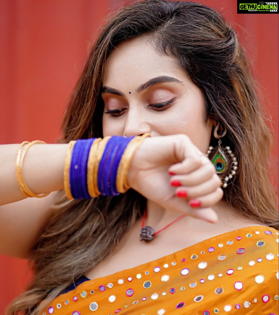Shrutika Instagram - Photography @sinty_boy Postwork @shot_by_panneer Make up @artistrybyolivia Hair @vama_moirangthem Costume @malarvikrambridalcouture Styling @shrutika_arjun #insta #pictureoftheday #instapicture #instagood #instamood #instagram #love #indian #ethinic #vibes #vibepositive #spreadjoy #spreadpositivity #yellow #sareelove #happiness #dressup #poses #smile