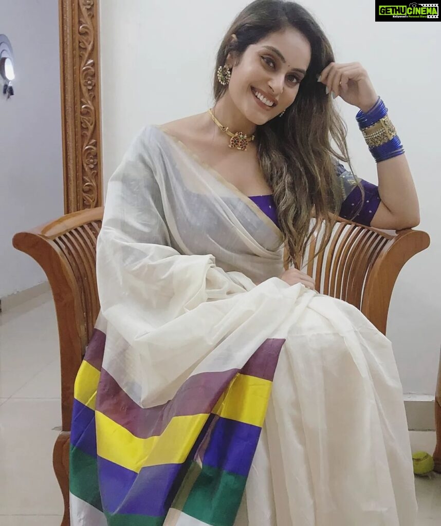 Shrutika Instagram - When ur dressed solos are an essential and when it's ur favourite attire a lot of solos are super essential 😂 Saree! My all time favourite Welcoming the onset of onam Onam Ashamsakal ! #Indian #onam #onamashamsakal #festivevibes #festival #indianethinicwear #ethinicwear #ethinicjewellery #saree #jewellery #peace #happiness #joy #india #indianwear #insta #instagood #instamood #instapicture #instalike #instagram #keralagodsowncountry #traditional