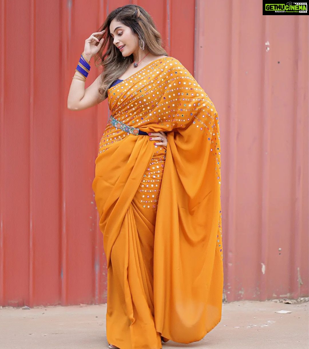 Shrutika Instagram - Photography @sinty_boy Postwork @shot_by_panneer Make up @artistrybyolivia Hair @vama_moirangthem Costume @malarvikrambridalcouture Styling @shrutika_arjun #insta #pictureoftheday #instapicture #instagood #instamood #instagram #love #indian #ethinic #vibes #vibepositive #spreadjoy #spreadpositivity #yellow #sareelove #happiness #dressup #poses #smile