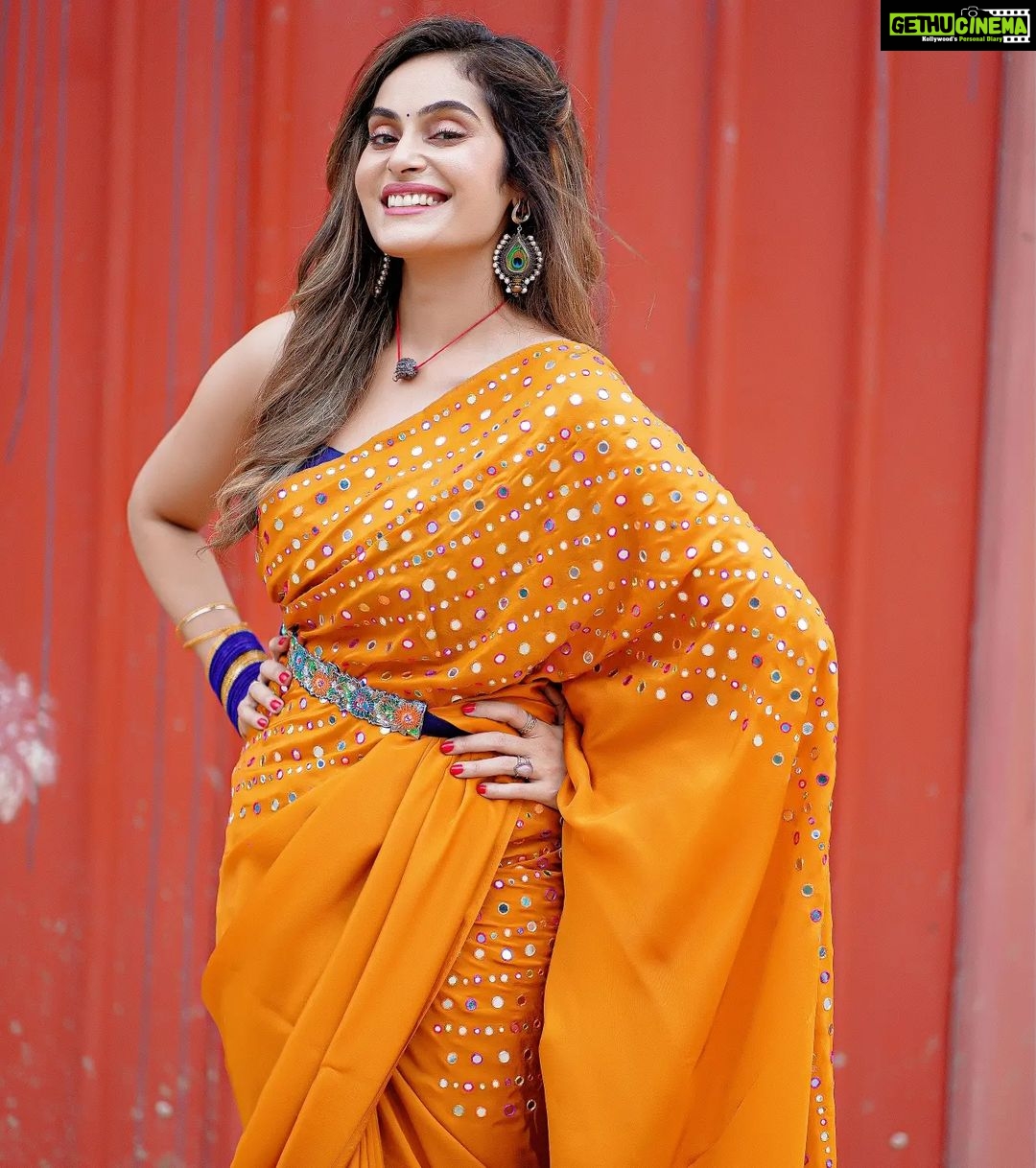 Shrutika Instagram - Photography @sinty_boy Postwork @shot_by_panneer Make up @artistrybyolivia Hair @vama_moirangthem Costume @malarvikrambridalcouture Styling @shrutika_arjun #insta #pictureoftheday #instapicture #instagood #instamood #instagram #love #indian #ethinic #vibes #vibepositive #spreadjoy #spreadpositivity #yellow #sareelove #happiness #dressup #poses #smile