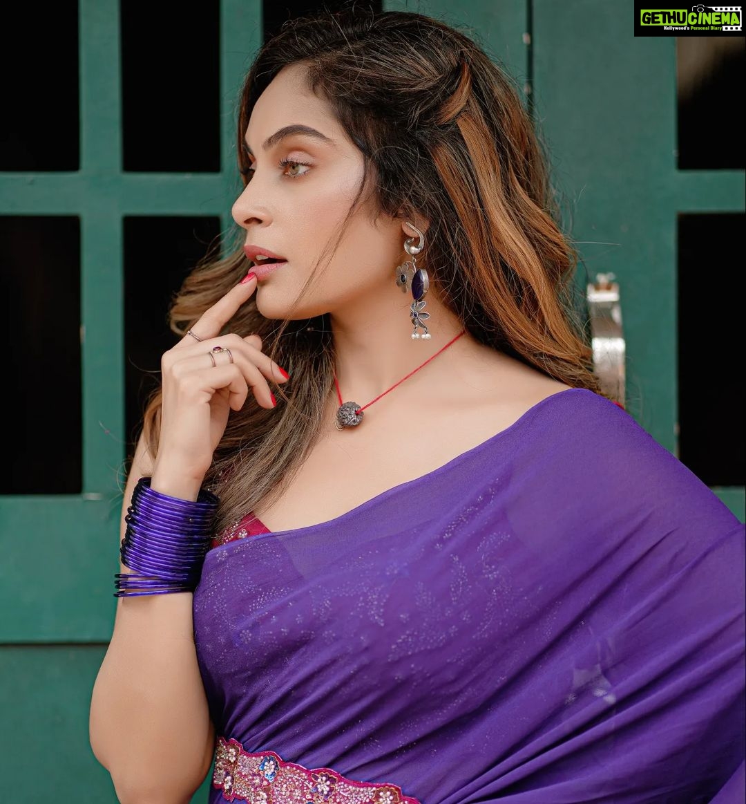 Shrutika Instagram - Photography @sinty_boy Costume @malarvikrambridalcouture Hairstyle @vama_moirangthem Makeup @artistrybyolivia Styling @shrutika_arjun Postwork @shot_by_panneer #purple #ethinicwear #mood #photoshoot #picture #shoot #pose #love #vibes #spreadpositivity #instagood #insta #instapicture #instalike #instagram
