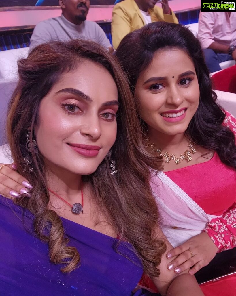 Shrutika Instagram - With the Most favourite 😍 #kpyfinale @vijaytelevision #television #specialguest #reality #realityshow #fun #funpeople #instagood #insta #instalike #instagram #picture #instapic