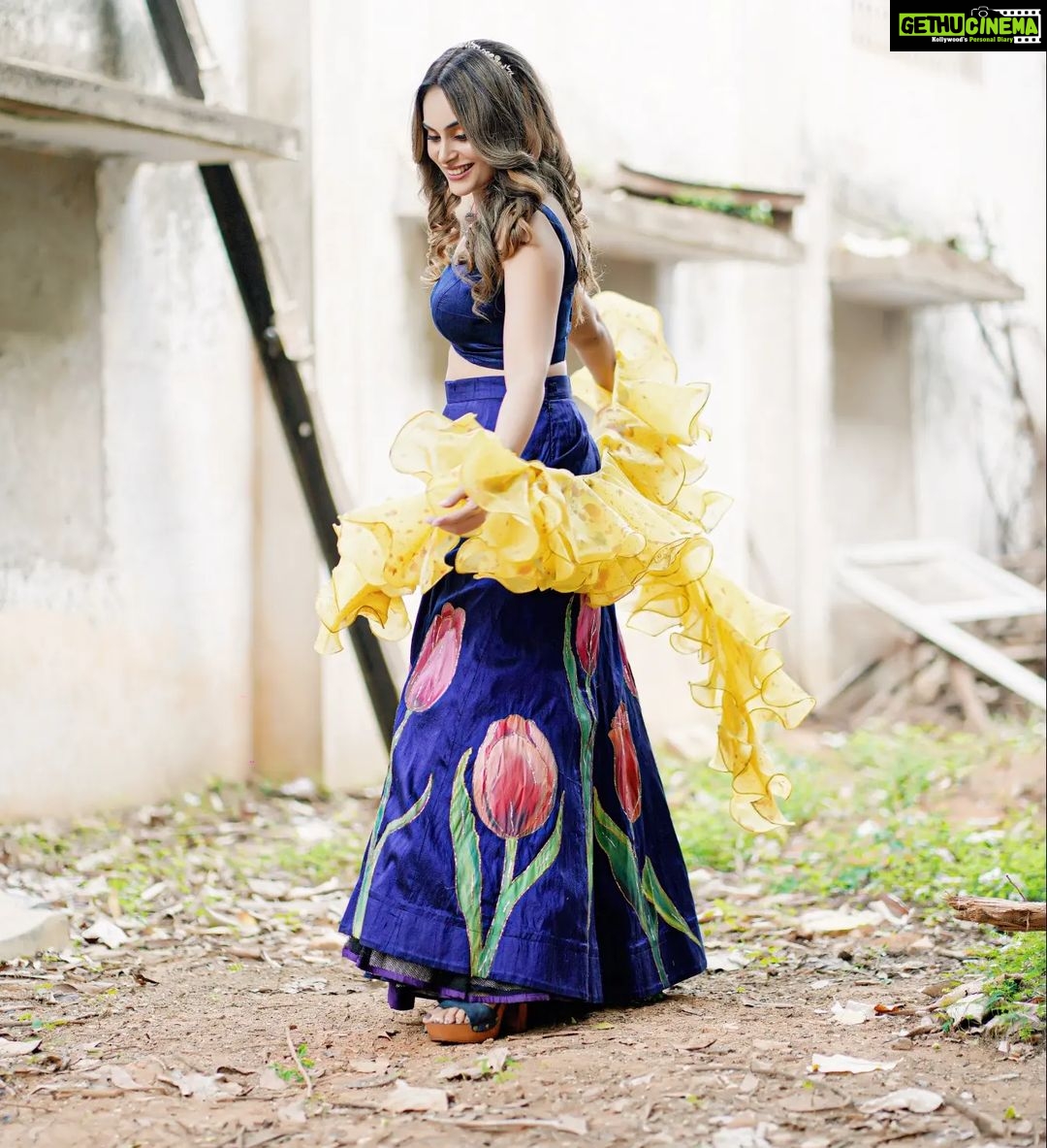 Shrutika Instagram - Colors of joy ! Spread Love.happiness.joy.posotivity! Costume: @malarvikrambridalcouture Photography: @sinty_boy Postwork :@shot_by_panneer Hair @vama_moirangthem Makeup @chisellemakeupandhair #pic #vijaytv #tamil #television #picture #colors #hues #love #positivevibes #spreadjoyandlove #spreadpositivity #live #laugh #happy #instagood #insta #instagram #instalike #instamood #india